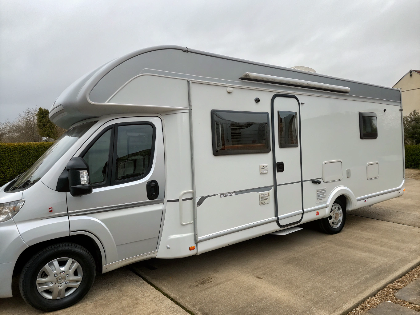Caravana Hobby De Luxe 495 UL usada em excelente estado