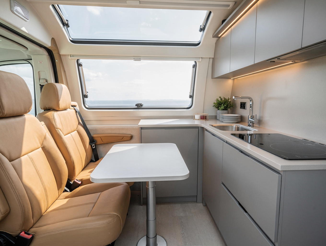 Caravana Knaus Sport 500 QDK familiar no showroom